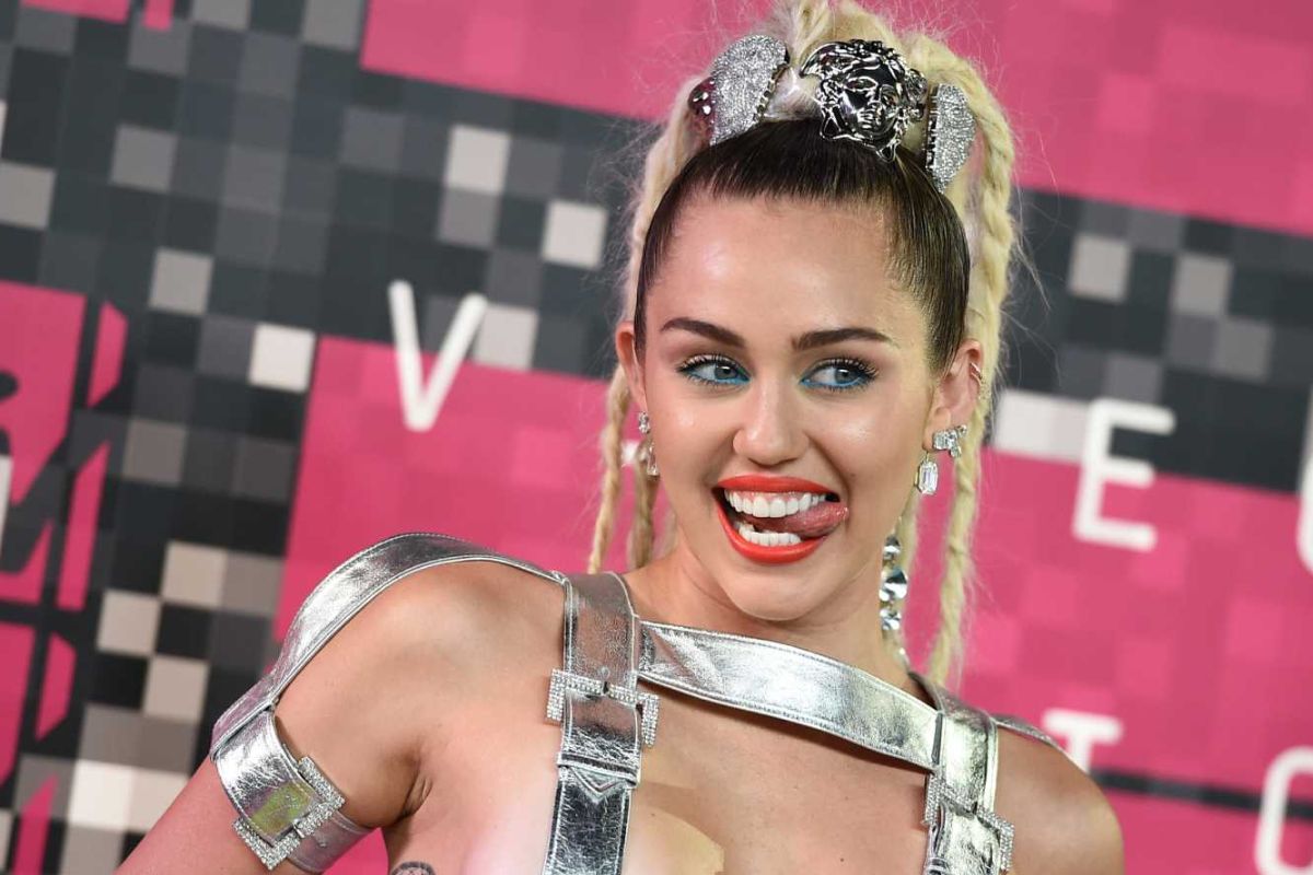 Miley Cyrus Anuncia Que Se Retira Oficialmente De Los Escenarios