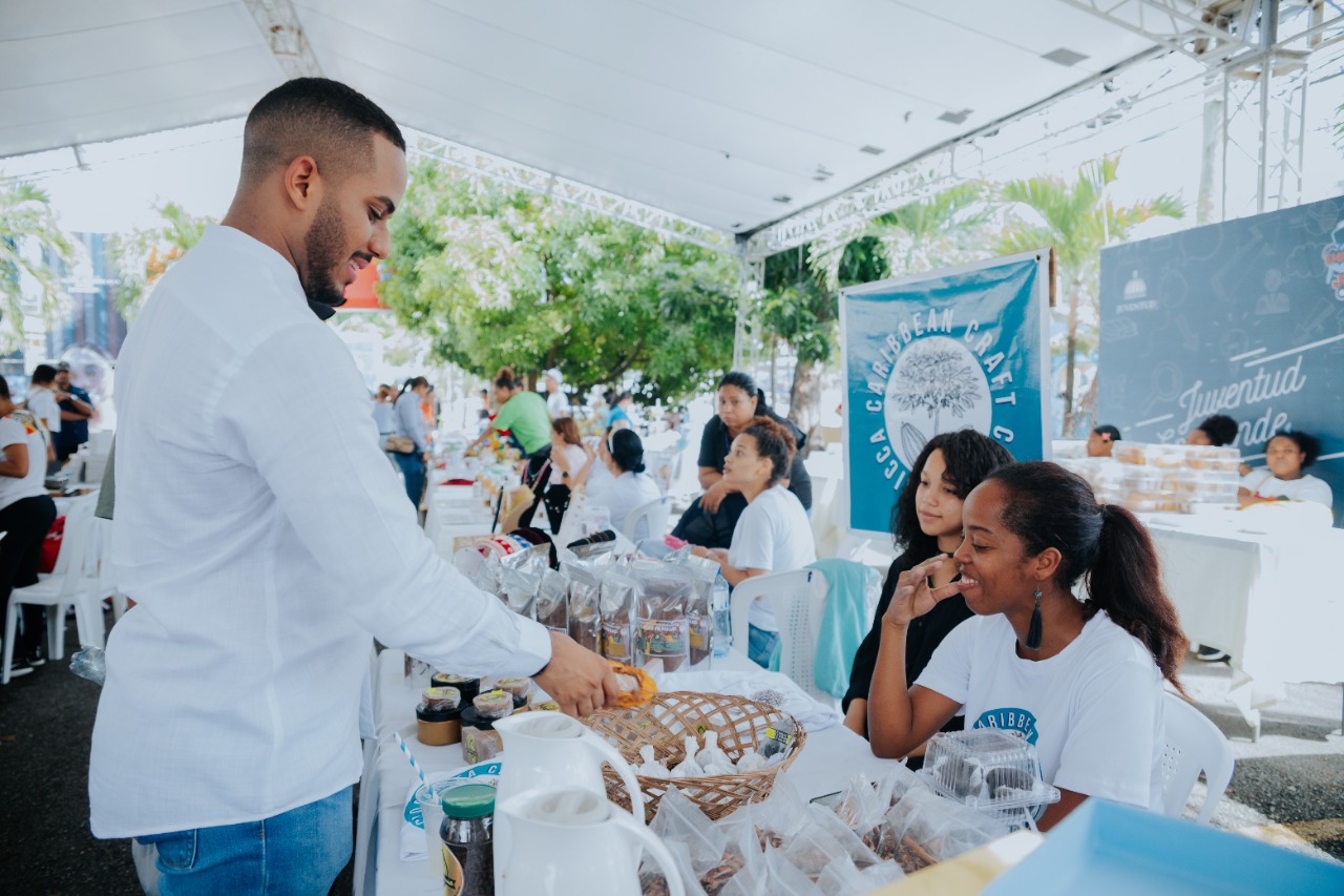 Mujeres Se Empoderan En Feria De Emprendimiento Y Juventud De Sde