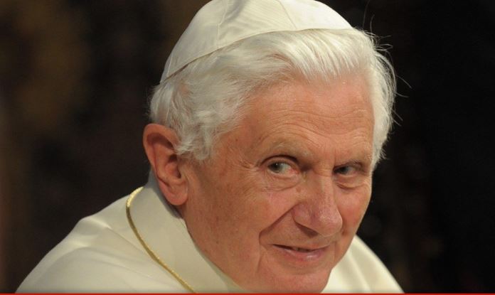 El papa emérito Benedicto XVI ya reposa en la cripta vaticana