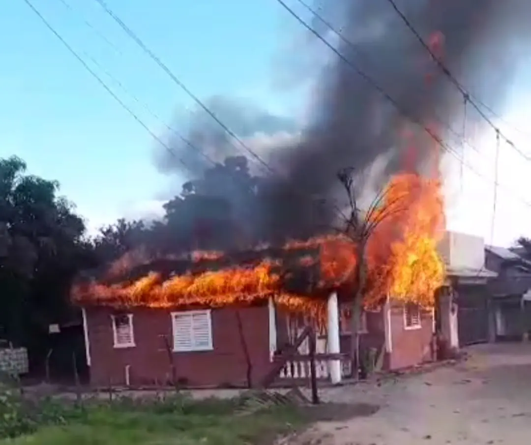 Incendio reduce a cenizas una vivienda con todos sus ajuares en Dajabón