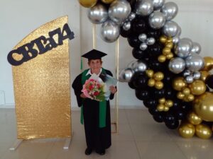 Mujer de 84 años se gradua de bachillerato en México