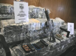 Autoridades apresan tres con 321 paquetes y frustran operación de narcotráfico en Barahona 
