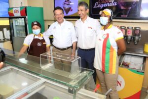 Helados Bon anuncia expansión de sus operaciones durante visita del ministro Industria y Comercio