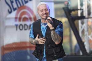 J Balvin actuará y recibirá un galardón en los Premios Juventud 2022