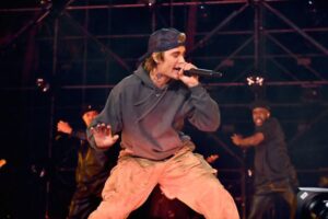 Justin Bieber reanuda su gira mundial tras cancelarla por parálisis facial