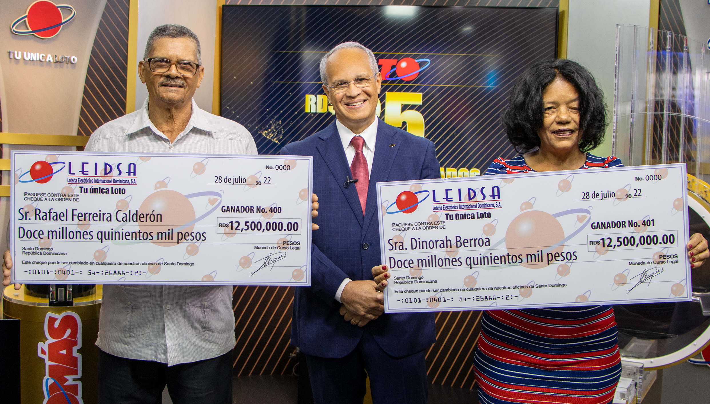 LEIDSA entrega 25 millones a los millonarios números 400 y 401 de la Loto