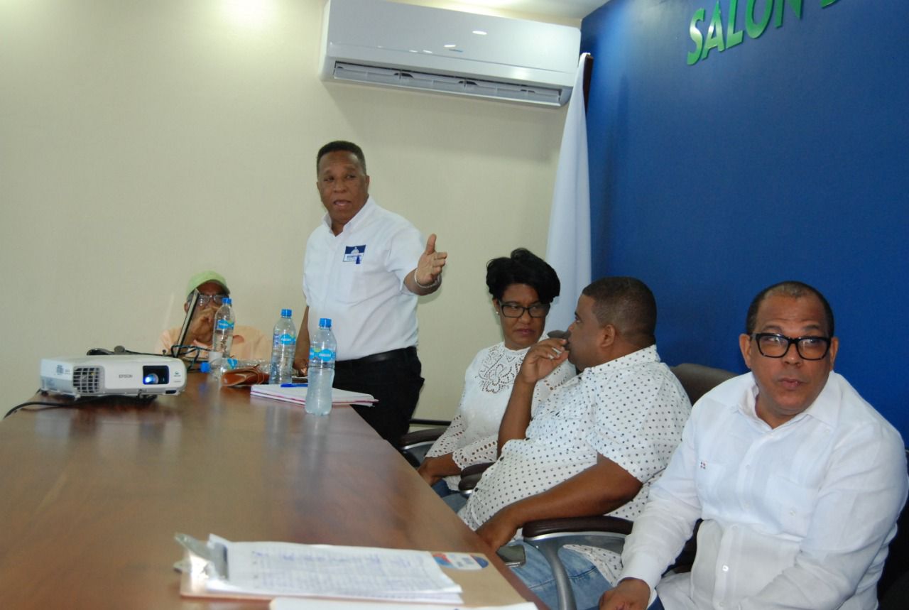 Egehid explica Proyecto Regional de Desarrollo Hidroeléctrico e comunidades de Montecristi