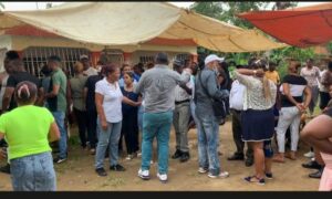 Con llanto y dolor sepultan restos del comunicador Pedro de León en Yamasá