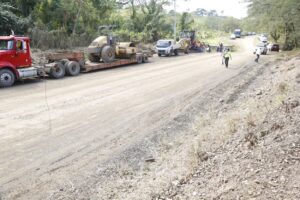 Ministro de Obras Pública supervisa trabajos carretera Hato Mayor-El Puerto 