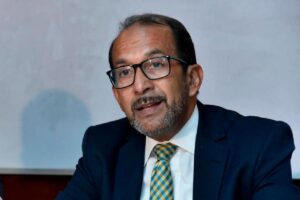 Economistas califican de oportuno dejar sin efecto aumento de tarifa eléctrica 