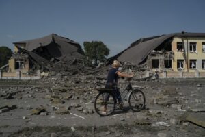 Ucrania intensifica combates en el sur ocupado por Rusia