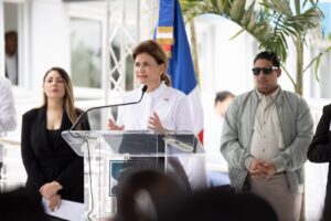 Vicepresidenta Raquel Peña entrega remozado el Hospital Teófilo Gautier en Barahona 