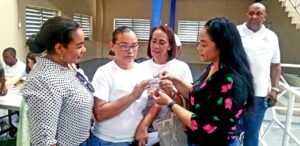 Programa Supérate inicia entrega de más de 7 mil tarjetas a personas de escasos en Nagua 