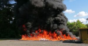 Autoridades incineran tonelada de drogas