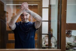 Fiscalía rusa pide 24 años de cárcel para un periodista acusado de alta traición