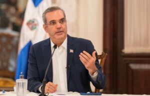 Presidente Abinader se reúne con enviado especial del papa Francisco