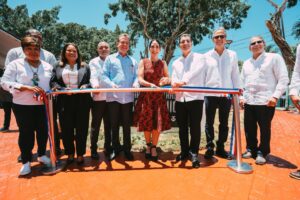 Primera dama, MICM y Popular remozan Parque Central Boca Chica 