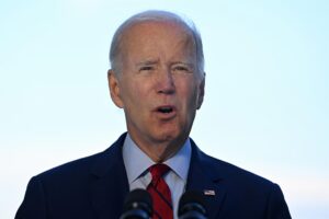 Biden sigue dando positivo por covid-19 pero se encuentra bien y seguirá aislado