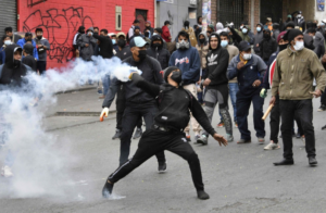 En Bolivia protestas antigubernamentales dejan varios heridos 