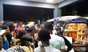 Un muerto y tres heridos tras choque frontal de dos vehículos en Barahona