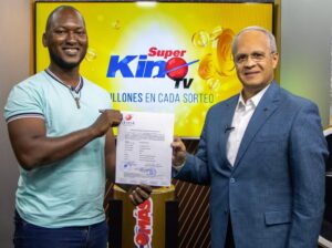 Entregan certificado a ganador de 25 millones del Súper Kino Tv