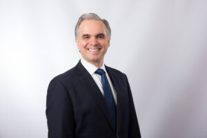 Ministro de Trabajo convoca a sectores para discutir aumentos de sueldos