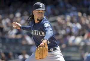 Luis Castillo debuta con los Marineros y triunfa ante los Yanquis