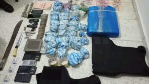 Policía de Samaná apresa a tres personas, ocupa droga y 9 motocicletas