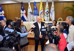 Ministro de Economía reitera que Gobierno tiene el imperativo ético de proteger a la gente ante efectos del alza de precios
