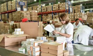 PROMESE/CAL entrega medicamentos e insumos al Moscoso Puello 