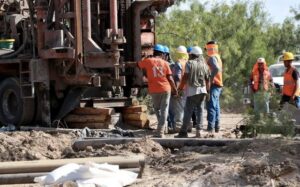Perforarán cinco nuevos pozos para salvar a 10 mineros mexicanos atrapados