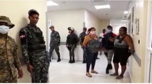 Hieren y apresan hombre durante enfrentamiento con policías en Barahona