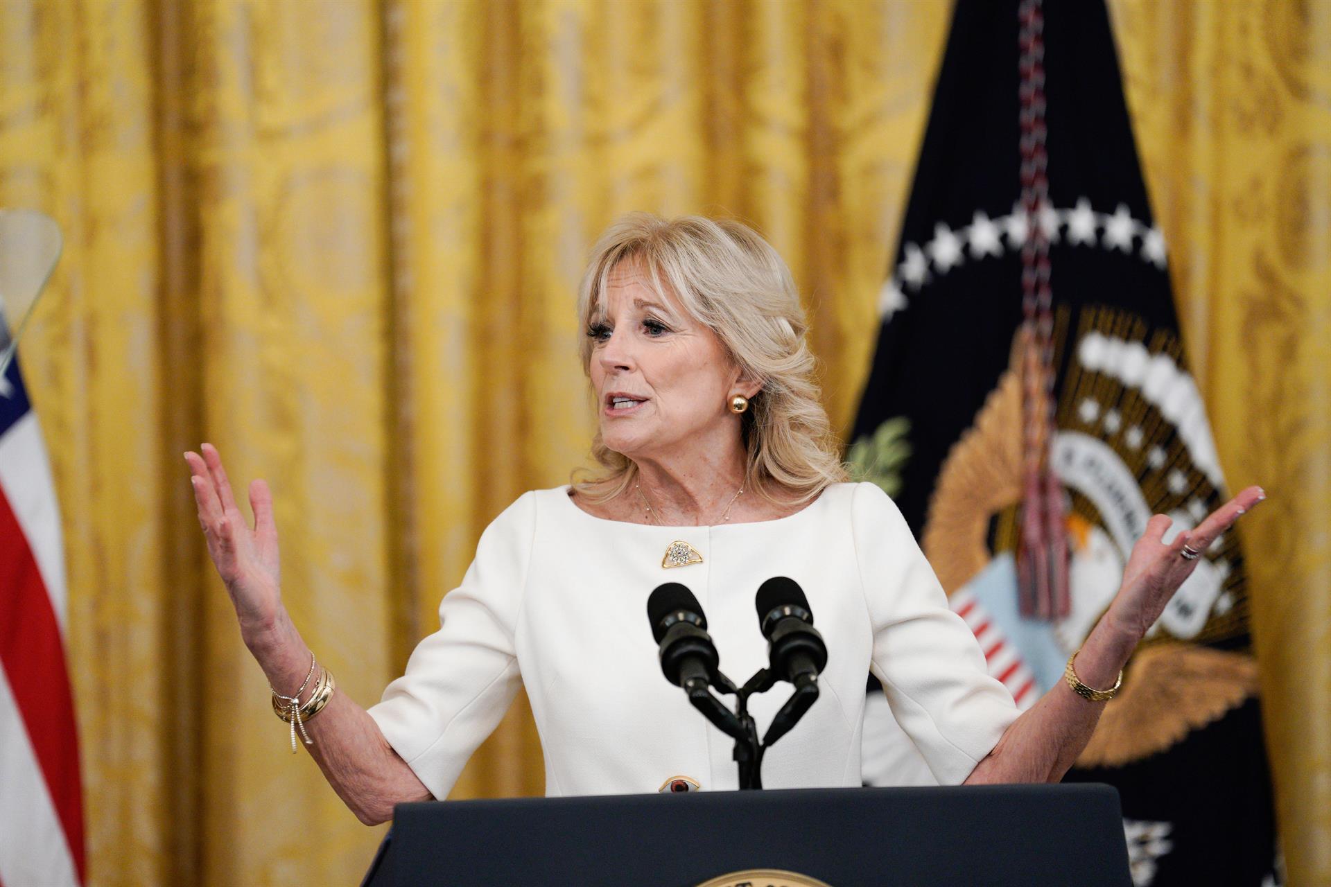Primera dama de Estados Unidos da positivo por COVID-19