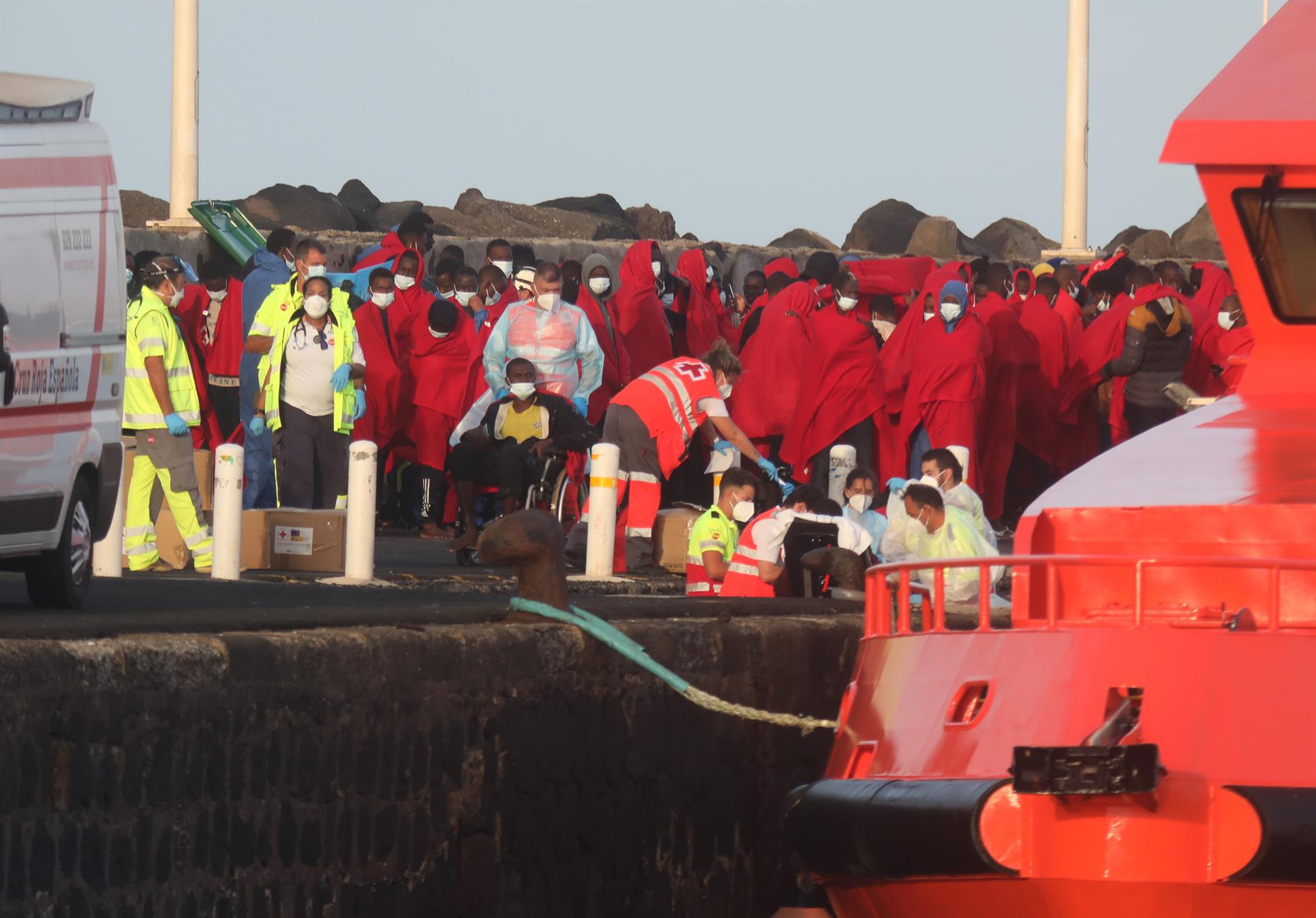 Rescatan en Canarias a un niño y una embarazada en un grupo de 317 inmigrantes