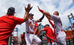Cardenales barren a los Yankees con su 7mo triunfo seguido
