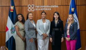 Procuradora Army Ferreira recibe visita de abogados dominicanos radicados en Estados Unidos