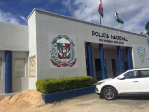 Policía apresa a tres hombres vinculados a casos de vandalismo con armas de fuego 