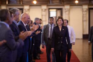 Vicepresidenta destaca clima favorable de inversión en el país ante cuerpo diplomático