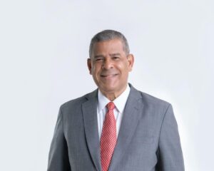Ministro de Administración Pública dice que titulares de los órganos del gobierno central mantienen los mismos salarios