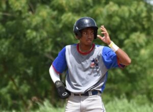 Hijo de padres dominicanos exhibe talento para el campocorto y desarrolla habilidades para el béisbol