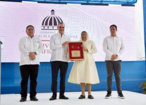 Presidente Abinader entrega remodelado Hospital Docente Padre Billini 