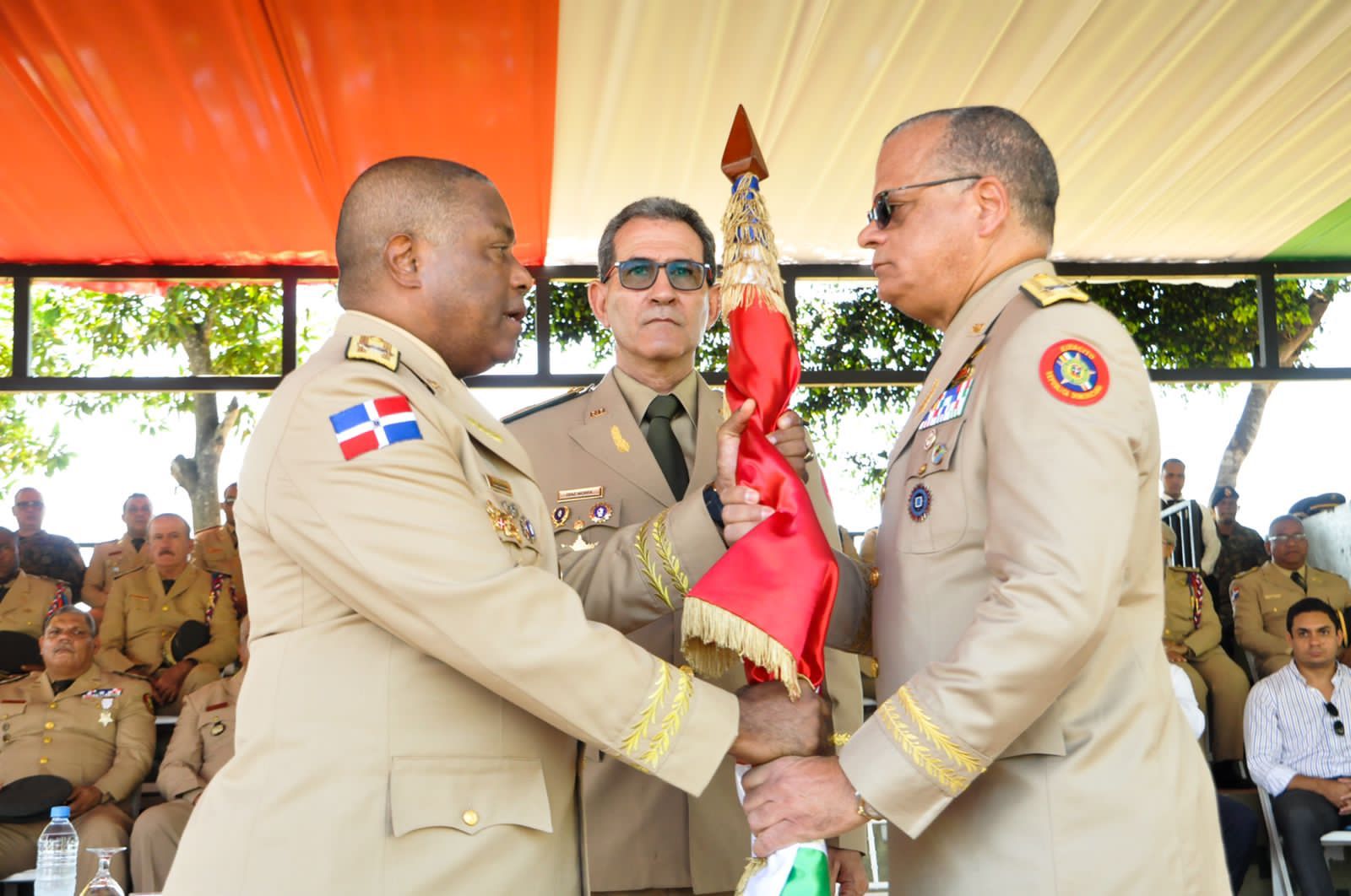 Ejército realiza su ceremonia de traspaso de mando