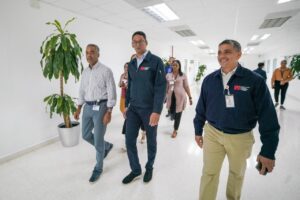 Ministro de la presidencia visita instalaciones del Sistema 911 en Santiago