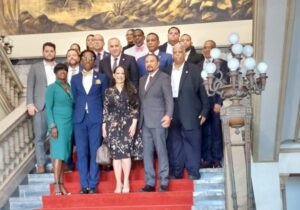 Delegación de senadores y asambleístas de NY visitan al presidente Abinader 