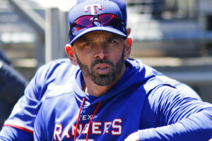 Rangers despiden a su dirigente Chris Woodward
