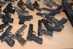 Prolifera uso de armas de fuego pese a que su importación está prohibida 