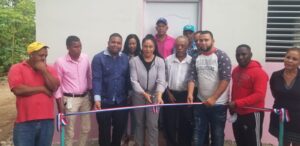 Gobernadora Gregoria Correa entrega vivienda a envejeciente en Nagua