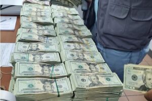 Aduanas decomisa US$879, 020 procedentes de Islas Bahamas