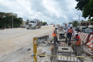 Construcción de autopista 6 de Noviembre 