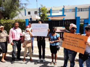 Maestros que aprobaron Concurso de Oposición exigen nombramientos en Barahona